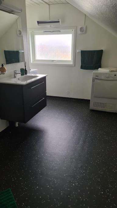 Cosey 1 Bedroom Loft With Free Parking